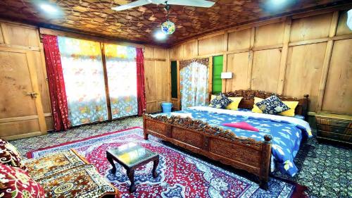 Houseboat Ambassador