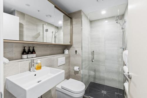 a bathroom with a sink and a toilet and a shower at Residence Du Parc - Apt 6b at the base of Coronet Peak in Queenstown