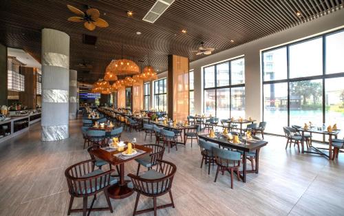 En restaurant eller et andet spisested på Sonaga Beach Resort & Villas Phu Quoc