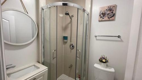 Bilik mandi di Warm Centre Downtown Toronto