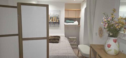 En eller flere senge i et værelse på Studio en centre ville a 2 minutes de la plage