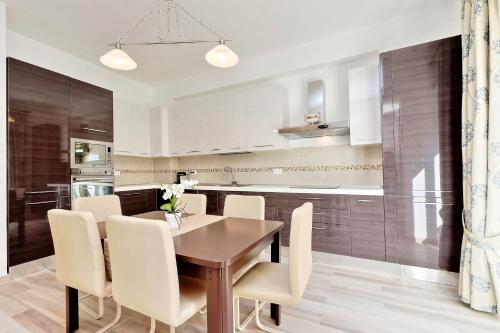 Oksana's Bernadette Apartment photo 5