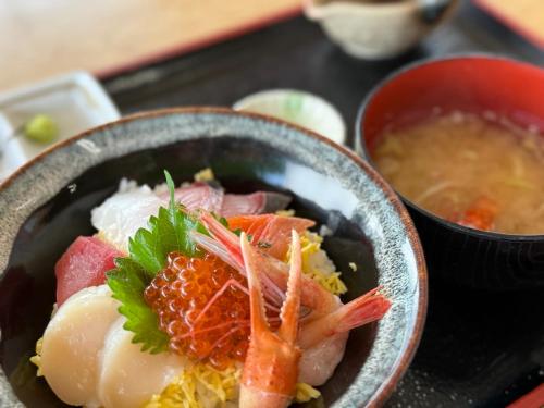 a bowl of food with seafood and a bowl of soup at 山二 -Yamafu in Shimminato