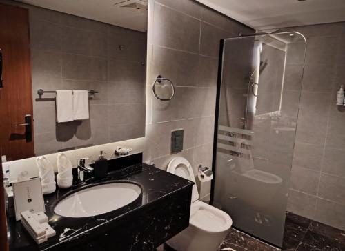 Koupelna v ubytování فندق شادن الفخامة