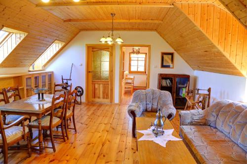 Posedenie v ubytovaní Apartament w Muzeum Michała Kajki