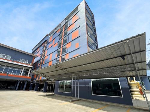 a tall building with an awning in front of it at Family Hotel Khon Kaen - แฟมิลี่ โฮเทล ขอนแก่น in Khon Kaen