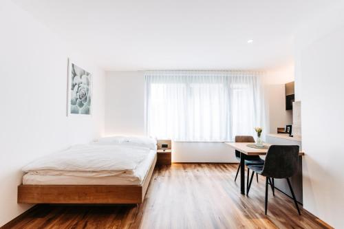 Postel nebo postele na pokoji v ubytování Bright & Modern Studios in Haselstauden