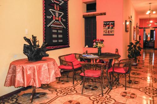 Majoituspaikan La Posada Colonial baari tai lounge-tila