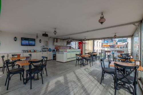 Restaurace v ubytování Big Apple Hotel and Hostel