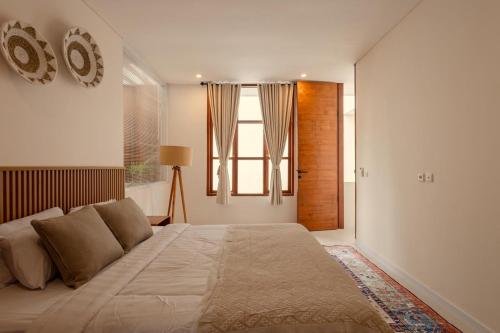 En eller flere senge i et værelse på SandWave Villa