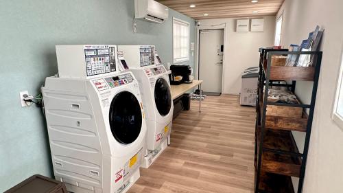 a laundry room with a washer and dryer at Solana Smart INN富士河口湖 in Minamitsuru