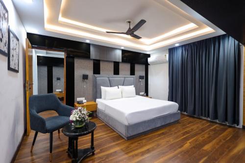 Postel nebo postele na pokoji v ubytování Clark Inn Express Rajnagar