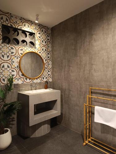 a bathroom with a sink and a mirror on the wall at Padinis Villa & Coffee in Ketewel