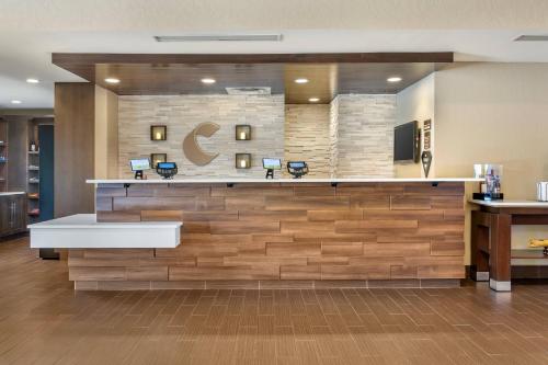 a lobby of a hospital with a reception desk at Comfort Suites Florence - Cincinnati South in Florence