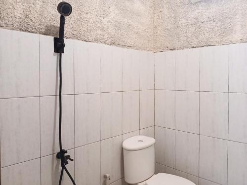 Koupelna v ubytování Homestay Klasik Desa Wisata Kasongan RedPartner