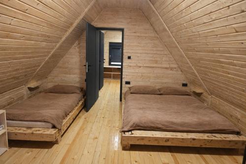 En eller flere senge i et værelse på Brvnara Tarin osmeh