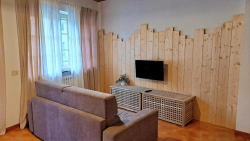 a living room with a couch and a tv at Da Nonna Isa - Ampio appartamento tra Bormio e Bernina Express in Grosotto