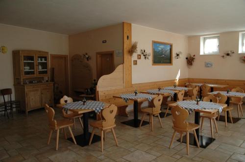 Reštaurácia alebo iné gastronomické zariadenie v ubytovaní Agritur Golden Pause