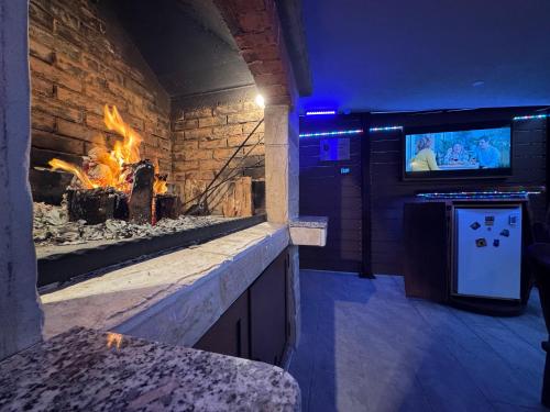 Mini Villa Marta - Private Retreat with Jacuzzi, 1000m2 Fenced Property, Garden, BBQ Lounge, 500Mbps, EV, near Split