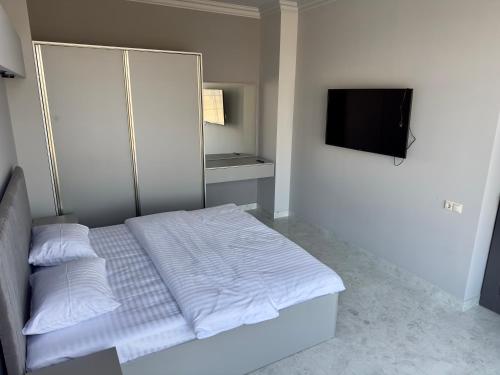 En eller flere senge i et værelse på LARTA Rest House