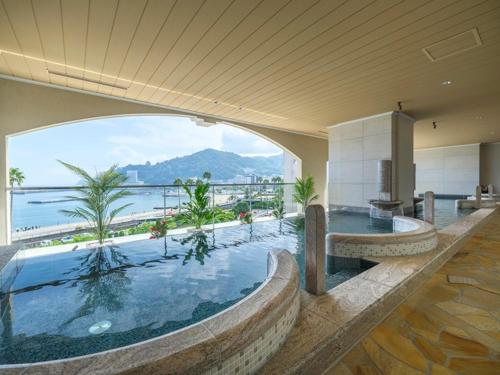 Naturlandskabet i nærheden af resortet