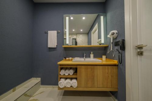 a bathroom with a sink and a mirror at HanzadeHotel in Edremit