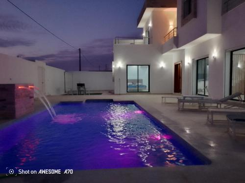 Bazén v ubytování Villa Crys Midoun nebo v jeho okolí