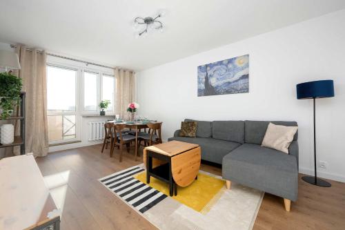 Bright & Spacious Apartment for 6 People with the River View by Noclegi Reenters