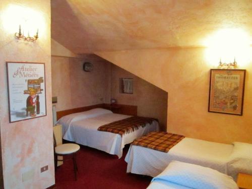 a hotel room with two beds and a staircase at Hotel Del Viale in Courmayeur