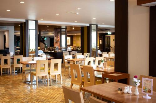 Εστιατόριο ή άλλο μέρος για φαγητό στο Phuket Merlin Hotel