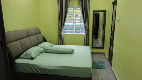 Giường trong phòng chung tại Lapangan Sentosa Homestay Ipoh