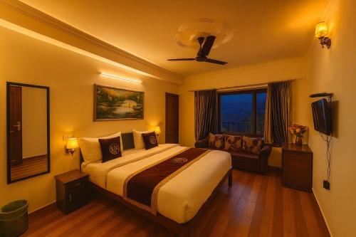 TV a/nebo společenská místnost v ubytování Hotel The great #ambience #balcony view #mountainview #parking