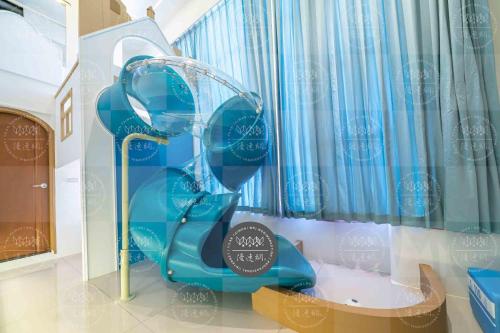 Et badeværelse på 慕漾民宿 包棟獨棟游泳池近羅運