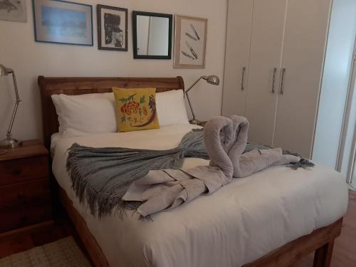 Postel nebo postele na pokoji v ubytování Modern Home in Historic Neighborhood