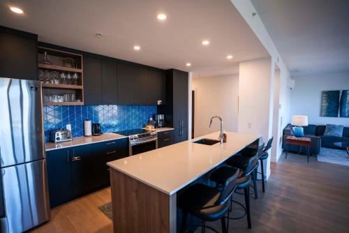 Køkken eller tekøkken på 308 - Condo Le Victorien - Comfort Luxury & Pool