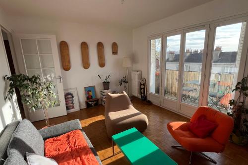 Posezení v ubytování Peaceful apartment in Les Lilas near Paris