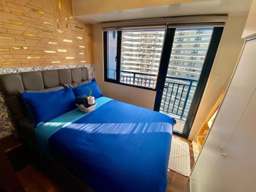 Ένα ή περισσότερα κρεβάτια σε δωμάτιο στο SMDC Air Residence-LucasCove Sorrento Vibes in Makati