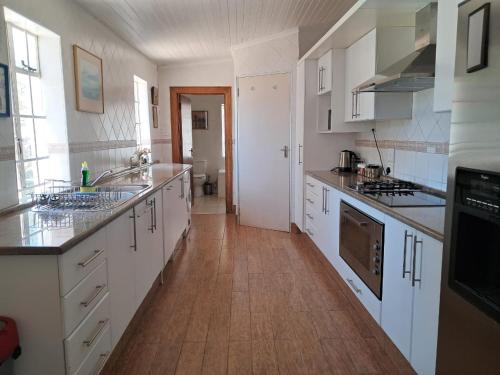 Kuchyň nebo kuchyňský kout v ubytování Modern Home in Historic Neighborhood