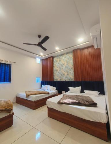 Giường trong phòng chung tại Hotel allora