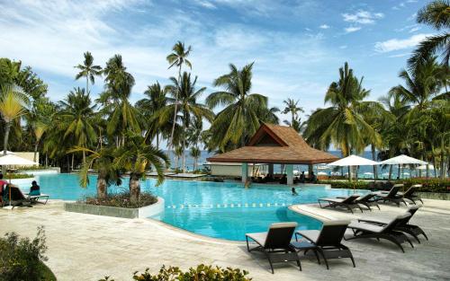 a pool at the resort at Henann Resort Alona Beach in Panglao