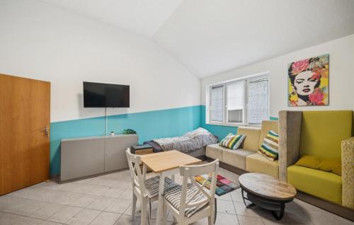 TV/trung tâm giải trí tại Pet Friendly Home In Steinebach With Wifi