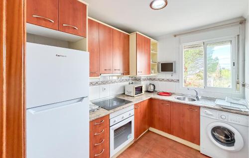 2 Bedroom Lovely Apartment In Fuengirola