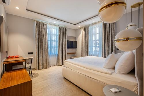 En eller flere senge i et værelse på Get Royal Hotel & Spa