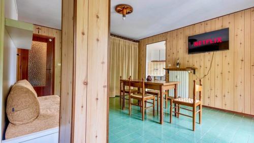 TV a/nebo společenská místnost v ubytování Accogliente appartamento a due minuti dal centro