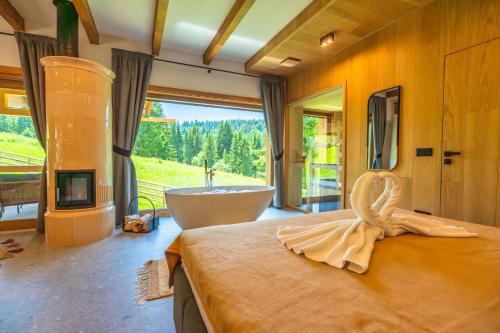 En eller flere senge i et værelse på MyNest - Mountain luxury cabin