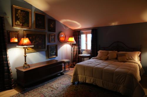 a bedroom with a bed and a table and lamps at La Dimora di Luca in Bientina