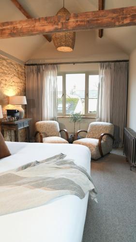 En eller flere senge i et værelse på Schoolhouse Snug