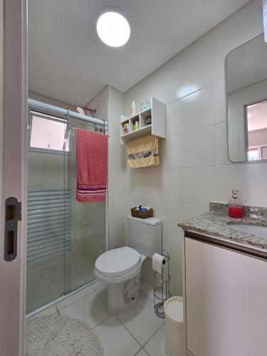 een badkamer met toilet en glazen douche bij bwelcome - Apt with lovely view in Bertioga