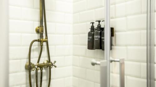 Et badeværelse på Hotel Catalina Suites