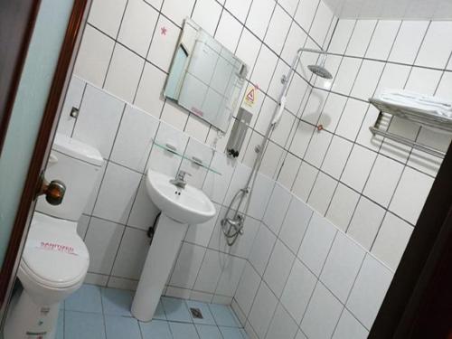 Vonios kambarys apgyvendinimo įstaigoje Puti Commercial Hotel
